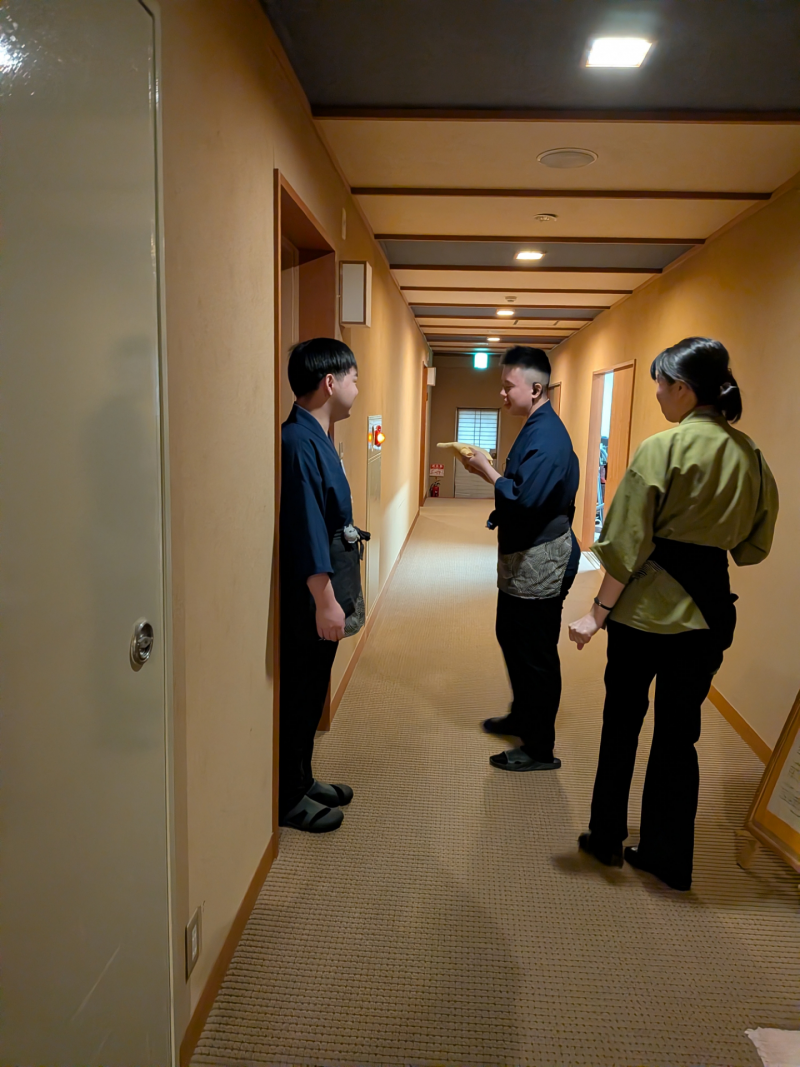 客室確認！「逃げ遅れた方いませんか」